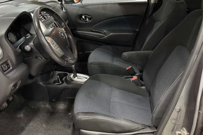 
								2017 Nissan Versa Note SL  102,000 km $18,499 full									