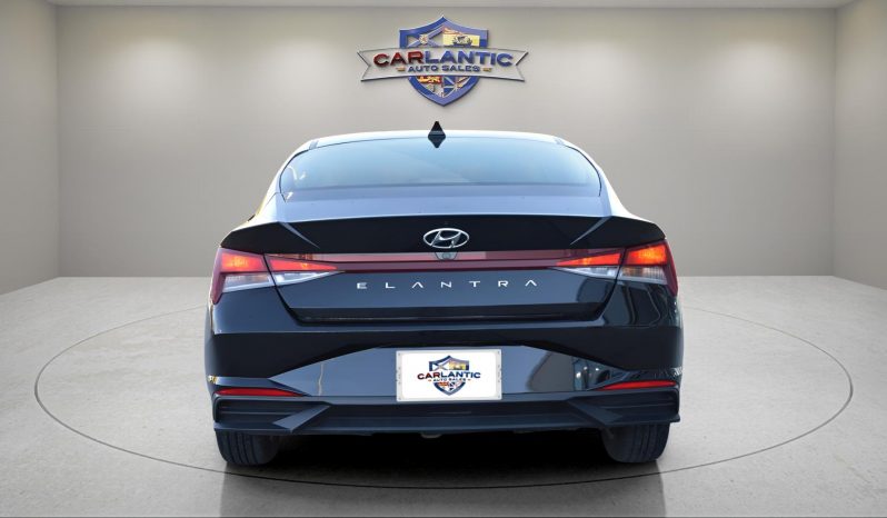 
								2022 Hyundai Elantra Preferred full									