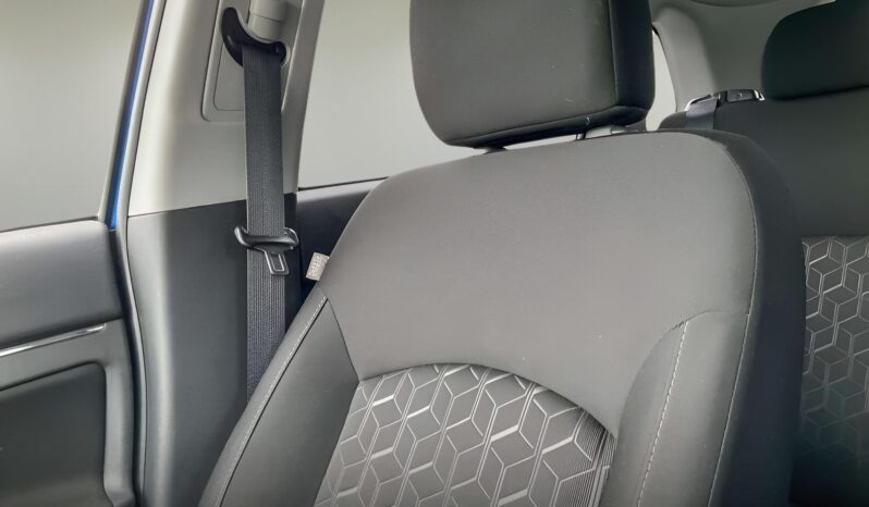 
								2021 Mitsubishi RVR SE full									