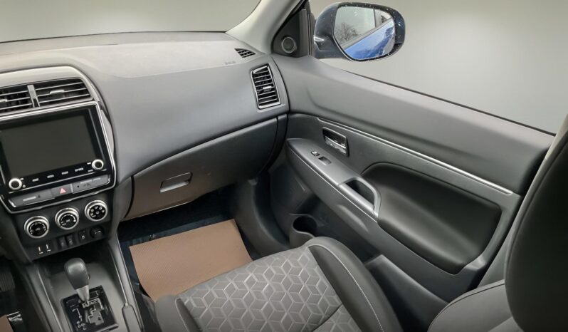 
								2021 Mitsubishi RVR SE full									