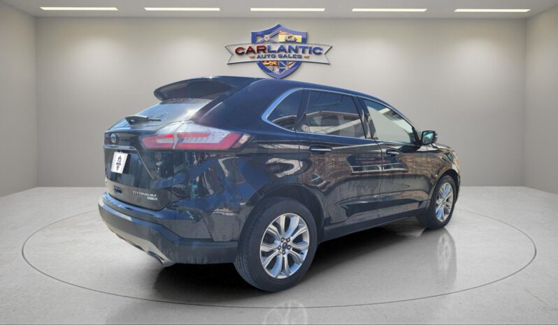 
								2022 Ford Edge Titanium full									