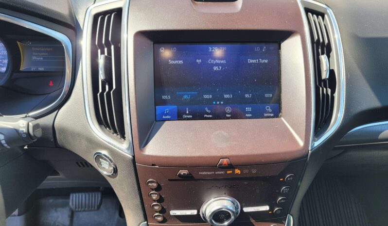 
								2022 Ford Edge Titanium full									