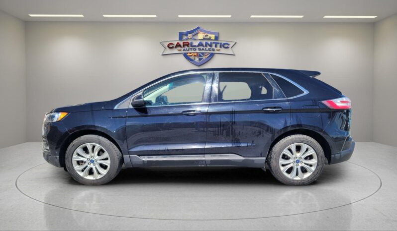 
								2022 Ford Edge Titanium full									