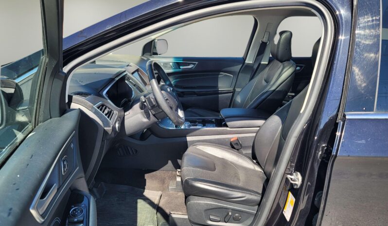
								2022 Ford Edge Titanium full									