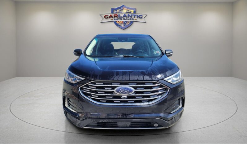 
								2022 Ford Edge Titanium full									