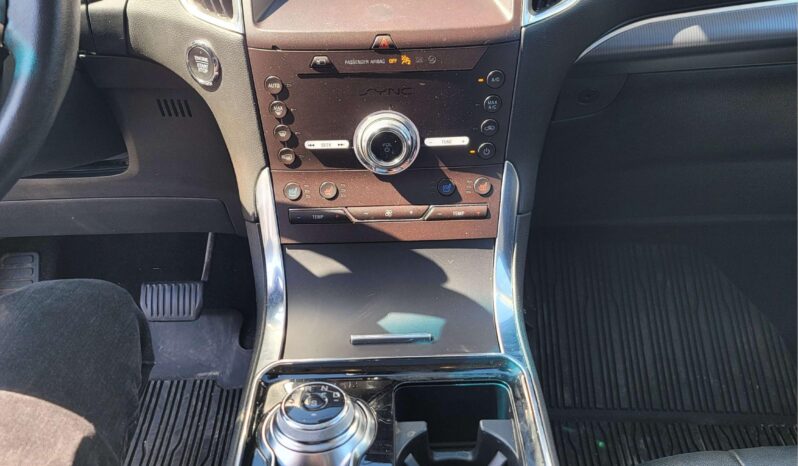 
								2022 Ford Edge Titanium full									