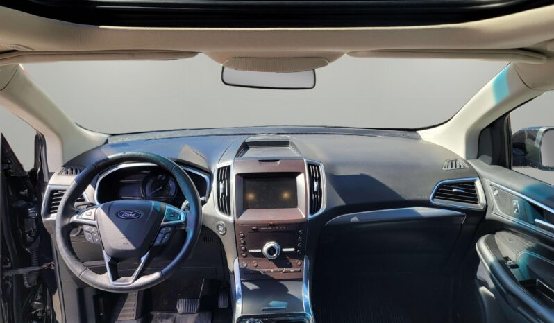 
								2022 Ford Edge Titanium full									