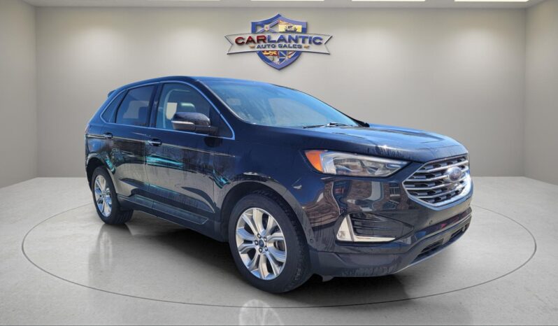 
								2022 Ford Edge Titanium full									