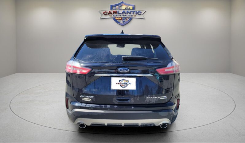 
								2022 Ford Edge Titanium full									