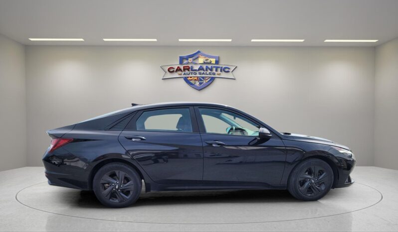
								2022 Hyundai Elantra SEL full									