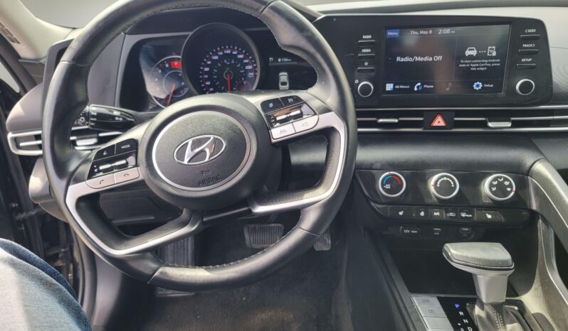 
								2022 Hyundai Elantra SEL full									