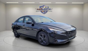 
									2022 Hyundai Elantra SEL full								