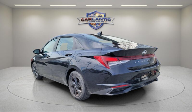 
								2022 Hyundai Elantra SEL full									
