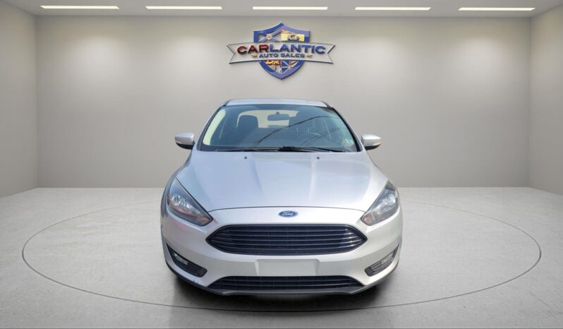 
								2017 Ford Focus SE full									