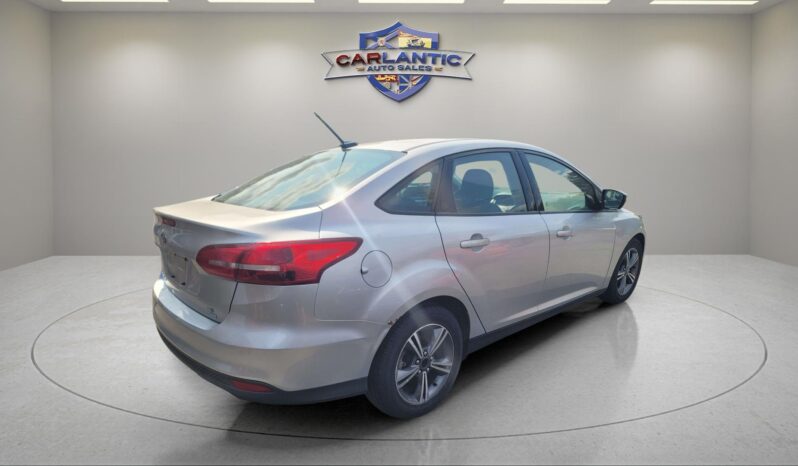 
								2017 Ford Focus SE full									