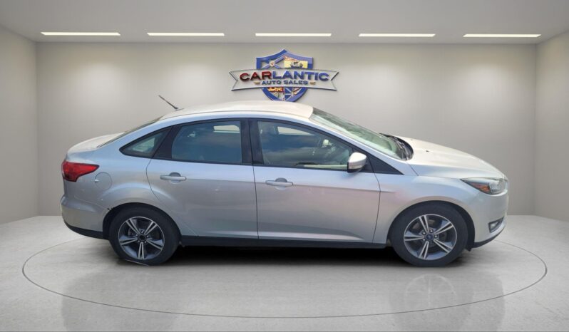 
								2017 Ford Focus SE full									