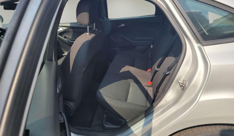 
								2017 Ford Focus SE full									