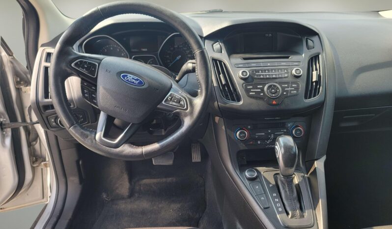 
								2017 Ford Focus SE full									