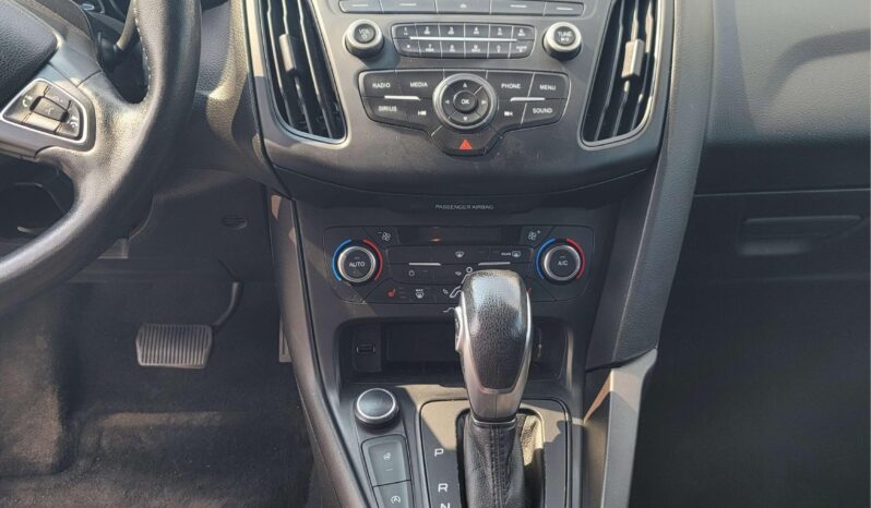 
								2017 Ford Focus SE full									