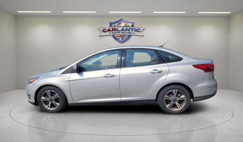 
								2017 Ford Focus SE full									