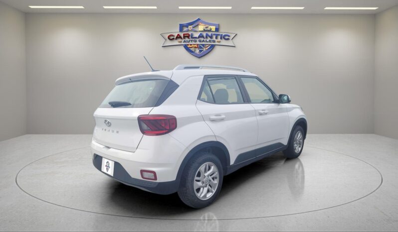
								2023 Hyundai Venue SEL full									