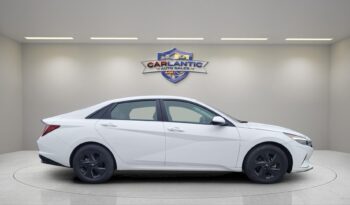 
									2022 Hyundai Elantra SEL full								