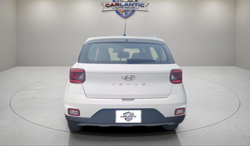 
								2023 Hyundai Venue SEL full									