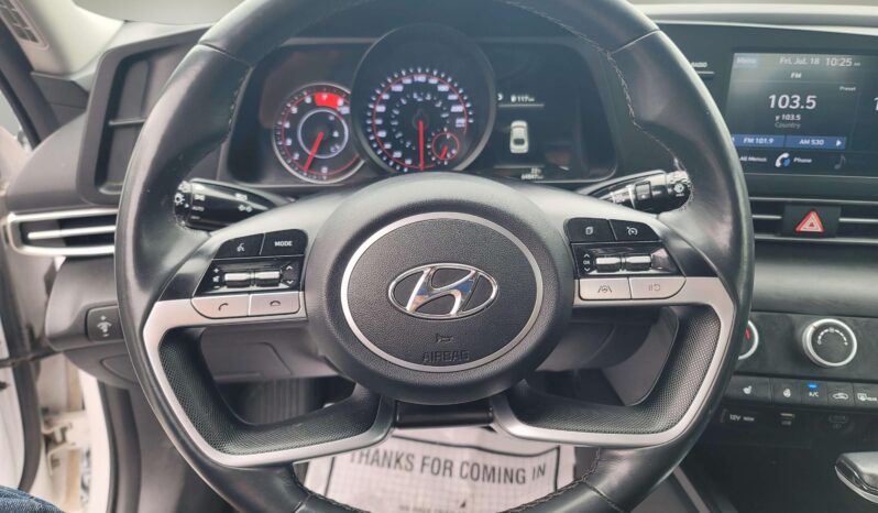 
								2022 Hyundai Elantra SEL full									
