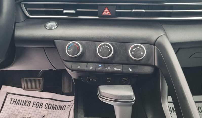 
								2022 Hyundai Elantra SEL full									