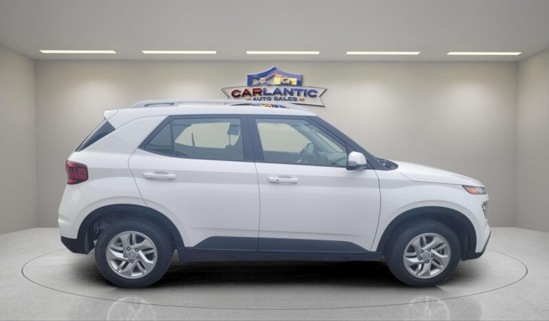 
								2023 Hyundai Venue SEL full									