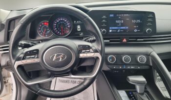 
									2022 Hyundai Elantra SEL full								