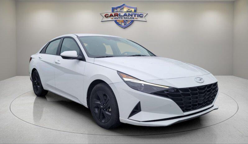 
								2022 Hyundai Elantra SEL full									