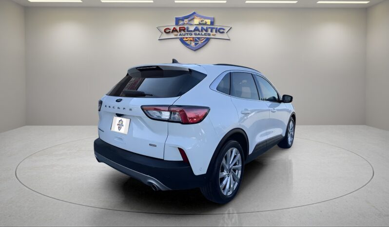 
								2021 Ford Escape Titanium Hybrid full									