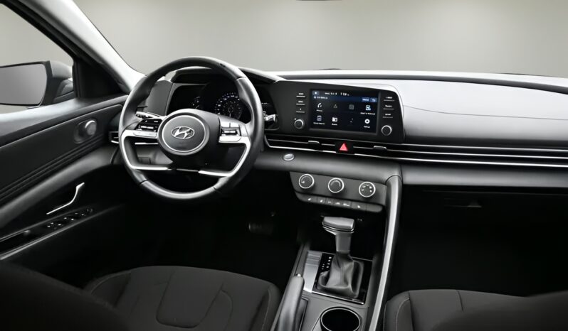 
2023 Hyundai Elantra Preferred full									