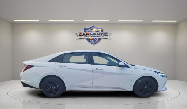 
2023 Hyundai Elantra Preferred full									