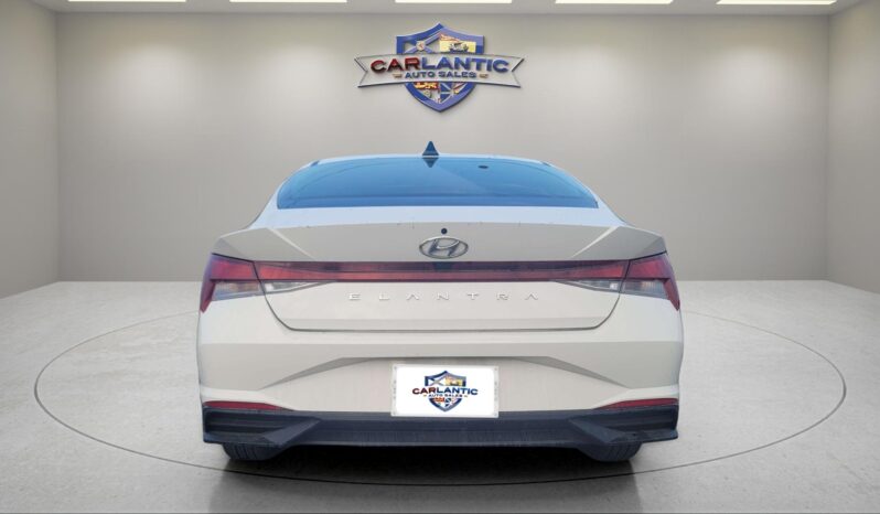 
2023 Hyundai Elantra Preferred full									