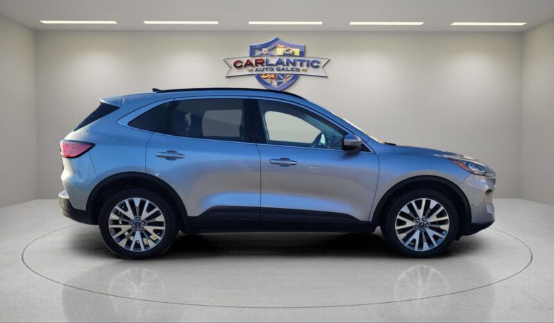 
2021 Ford Escape Hybrid Titanium full									