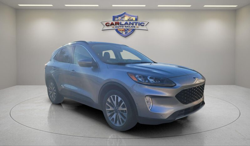 
2021 Ford Escape Hybrid Titanium full									