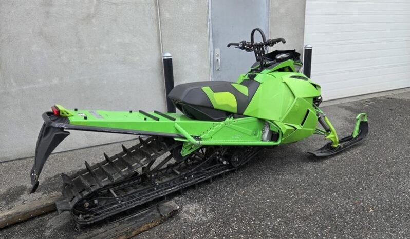 2017 Arctic Cat® M 8000 Mountain Cat (162) ES full