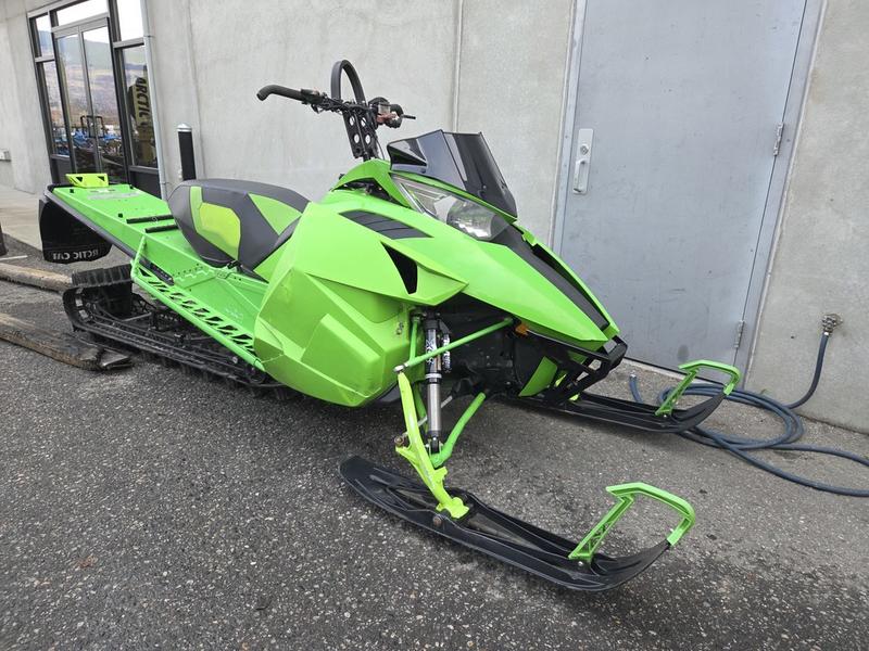 2017 Arctic Cat® M 8000 Mountain Cat (162) ES