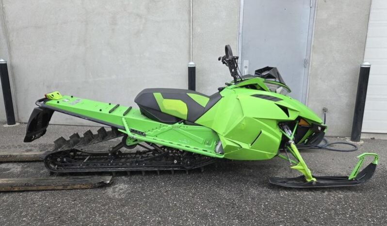 2017 Arctic Cat® M 8000 Mountain Cat (162) ES full