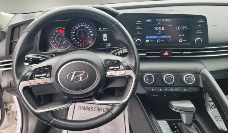 
2022 Hyundai Elantra SEL full									