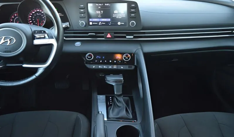 
2022 Hyundai Elantra Preferred full									