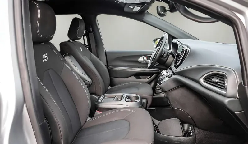 
2021 Chrysler Pacifica Touring full									