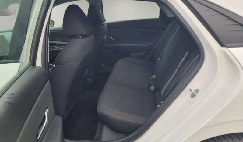 
2022 Hyundai Elantra SEL full									