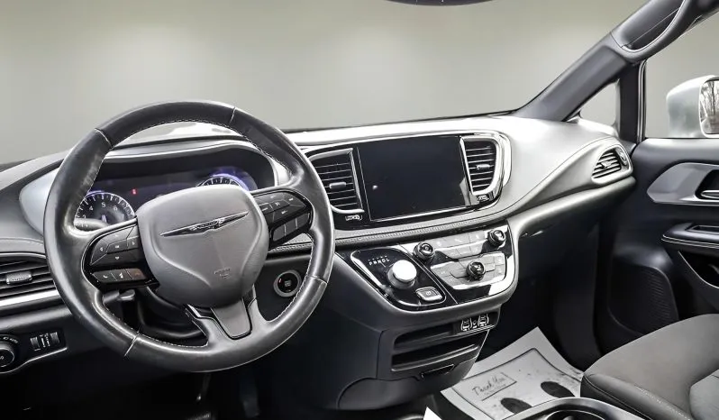 
2021 Chrysler Pacifica Touring full									