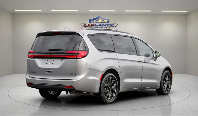 
2021 Chrysler Pacifica Touring full									