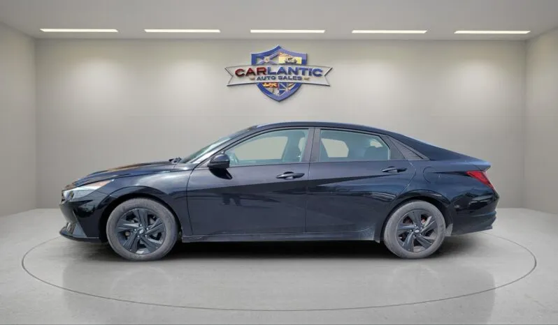 
2022 Hyundai Elantra SEL full									
