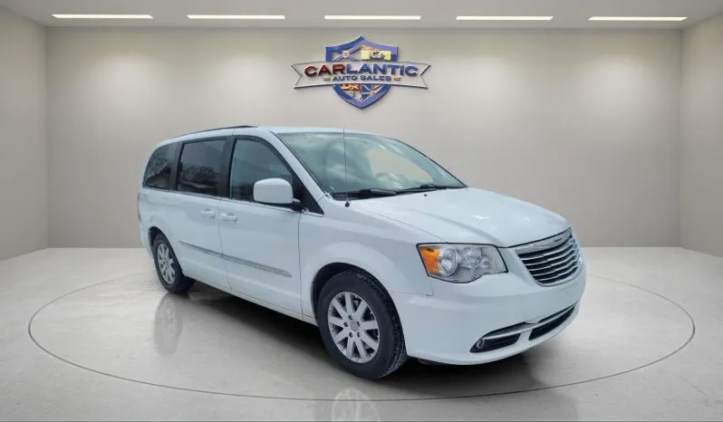 
2014 Chrysler Town & Country Touring full									
