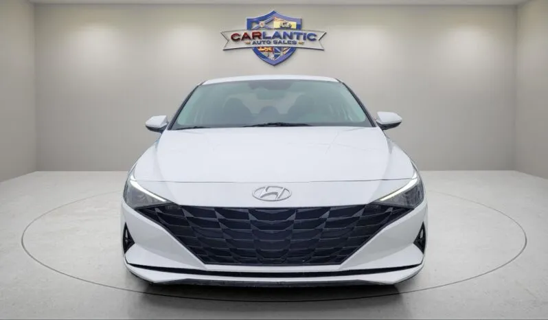 
2022 Hyundai Elantra SEL full									